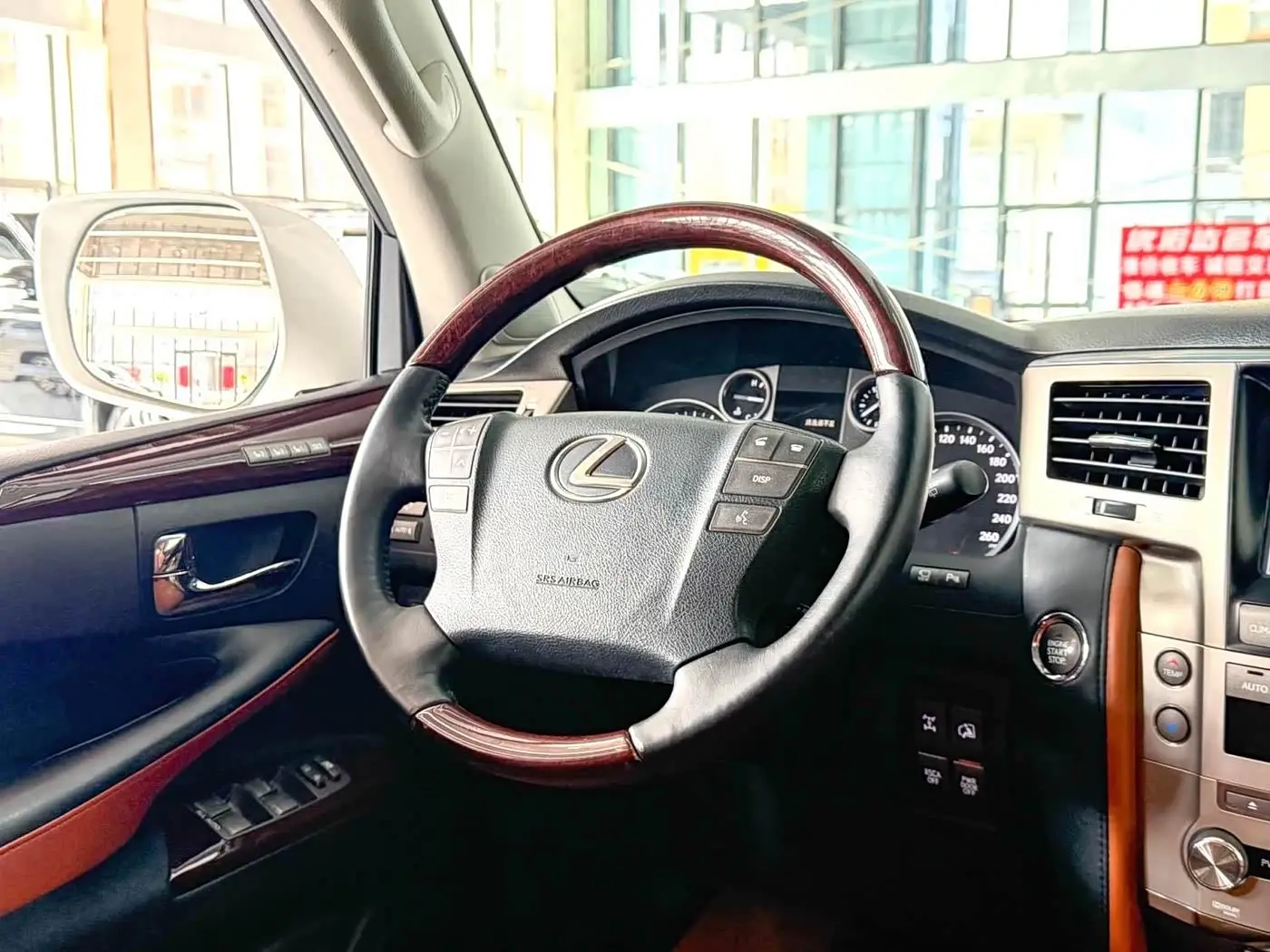 Lexus LX 2014 — Photo 10/11
