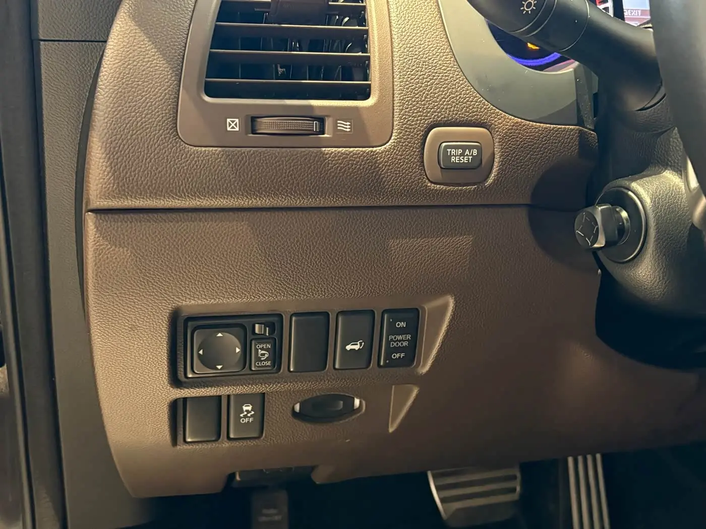 Infiniti QX70 2015 — Şəkil 8/20