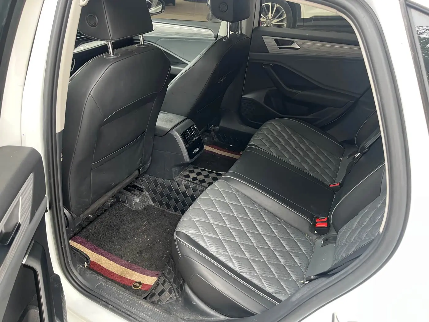 Volkswagen Sagitar 2023 — Photo 6/12
