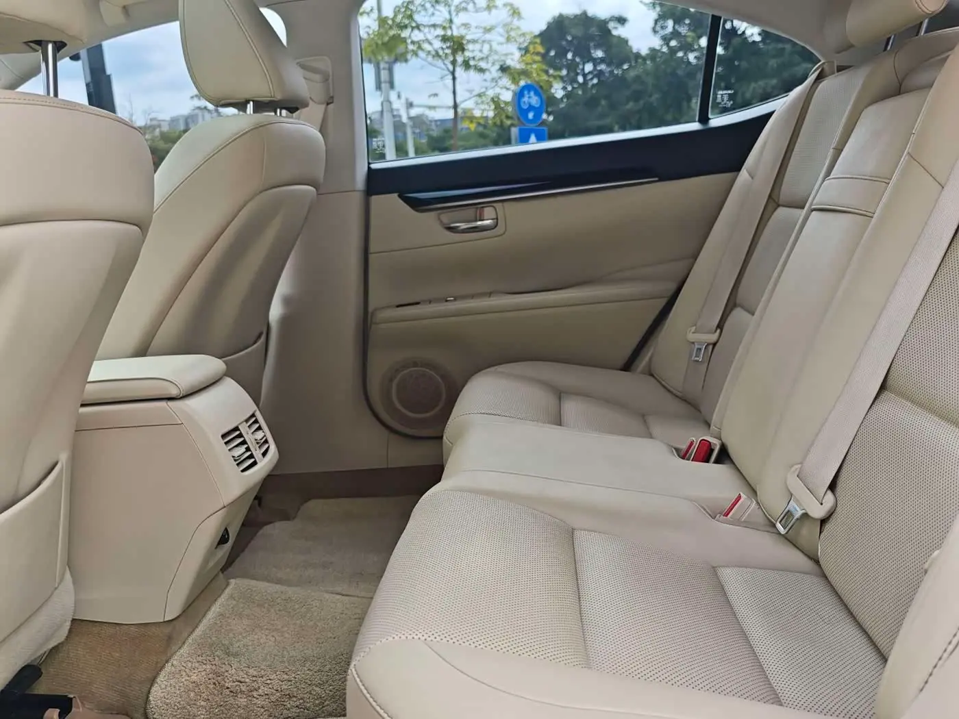 Lexus ES 2015 — Photo 6/20