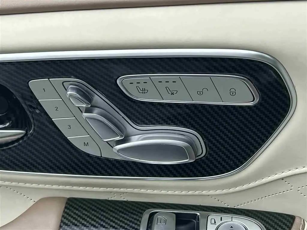 Mercedes-Benz V-Class 2023 — Photo 18/20