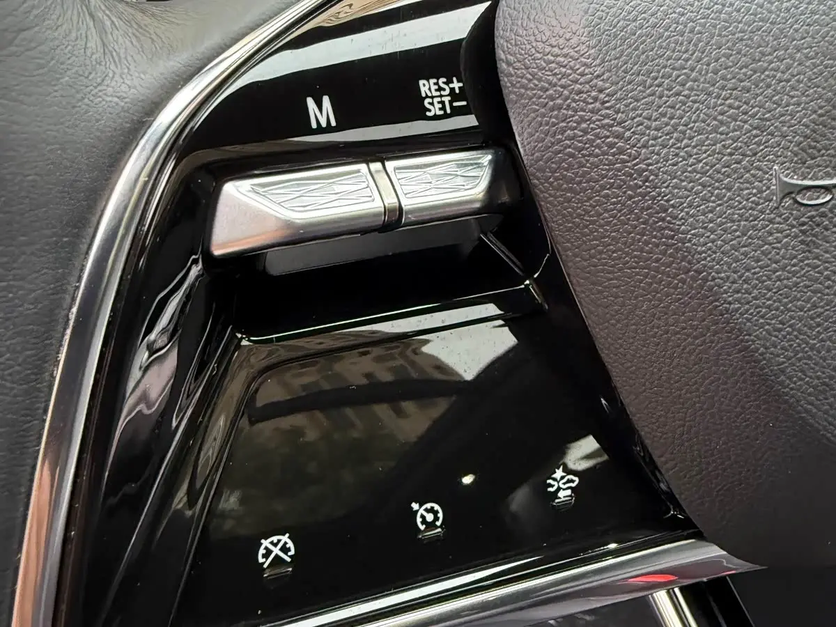 Cadillac XT5 2024 — Фото 19/20