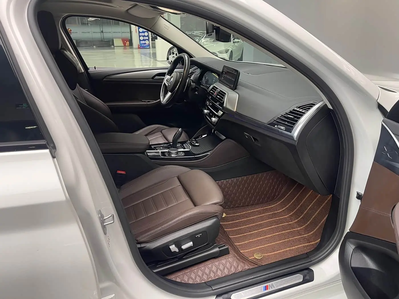 BMW X4 2021 — ფოტო 14/20