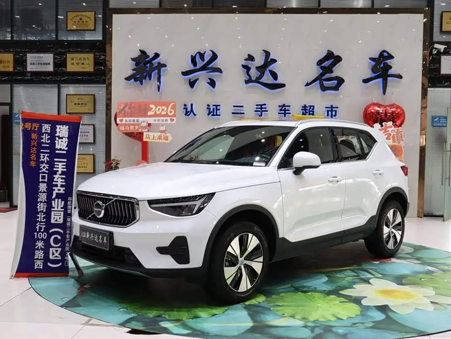 Volvo XC40 2024 — Фото 1/20