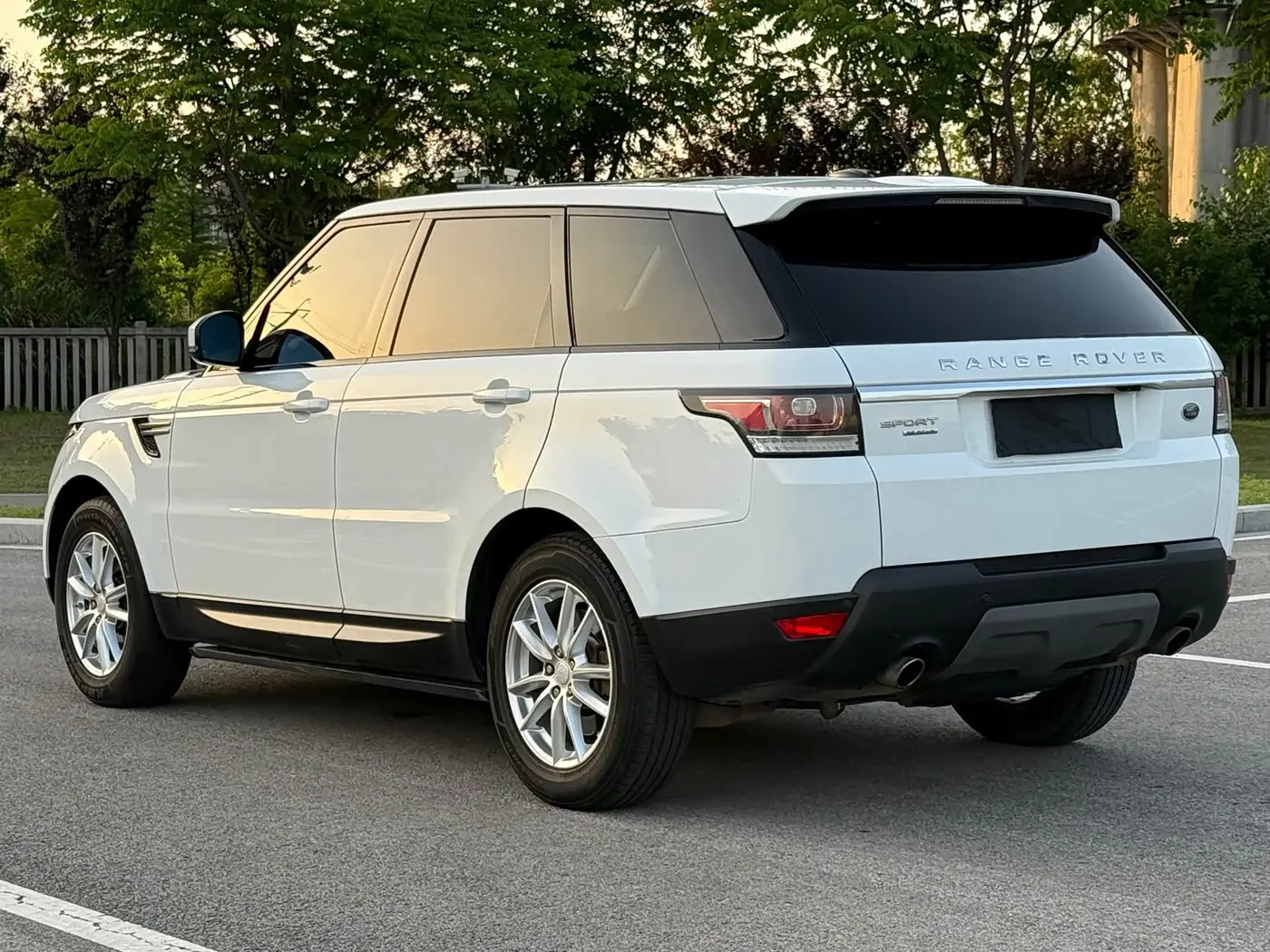 Land Rover Range Rover Sport 2016 — Photo 5/16