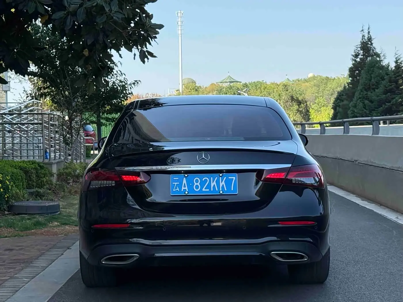Mercedes-Benz E-Class 2023 — Photo 4/20