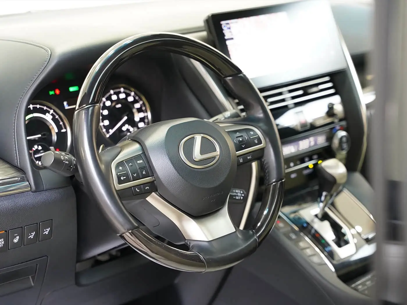 Lexus LM 2022 — Photo 13/20