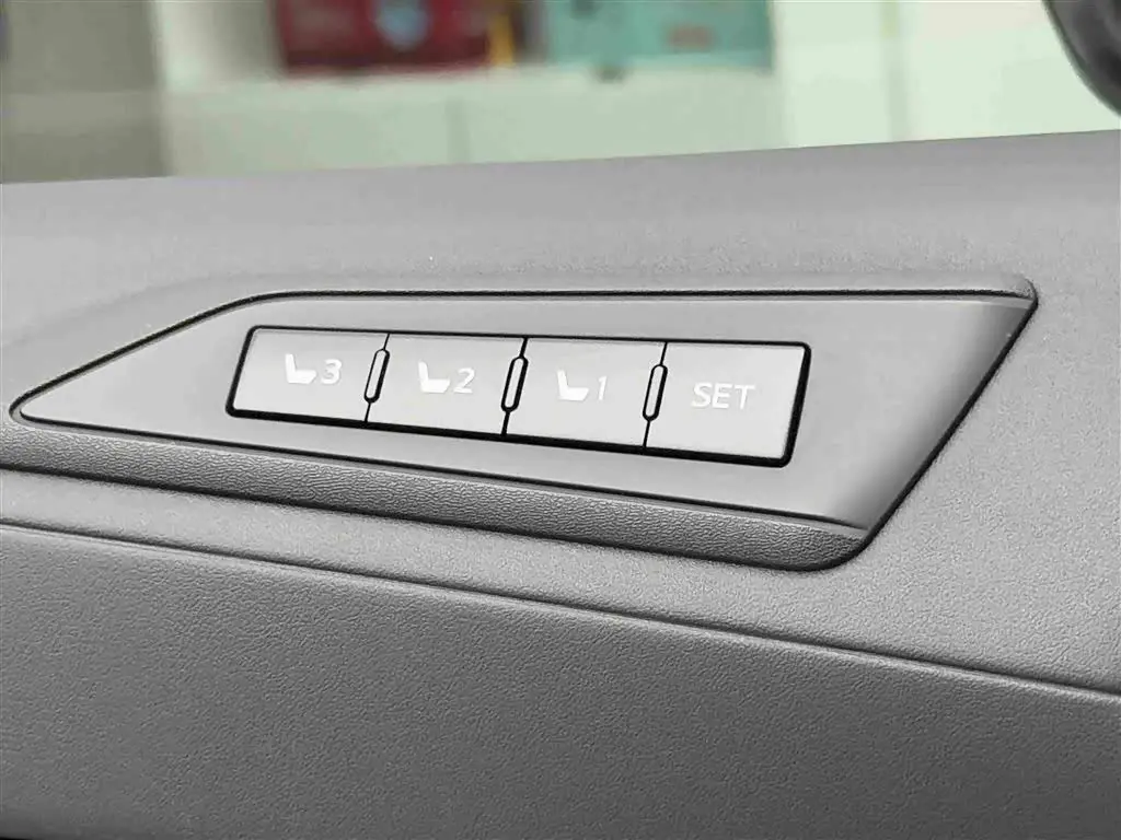 Toyota Vellfire 2022 — Photo 18/20