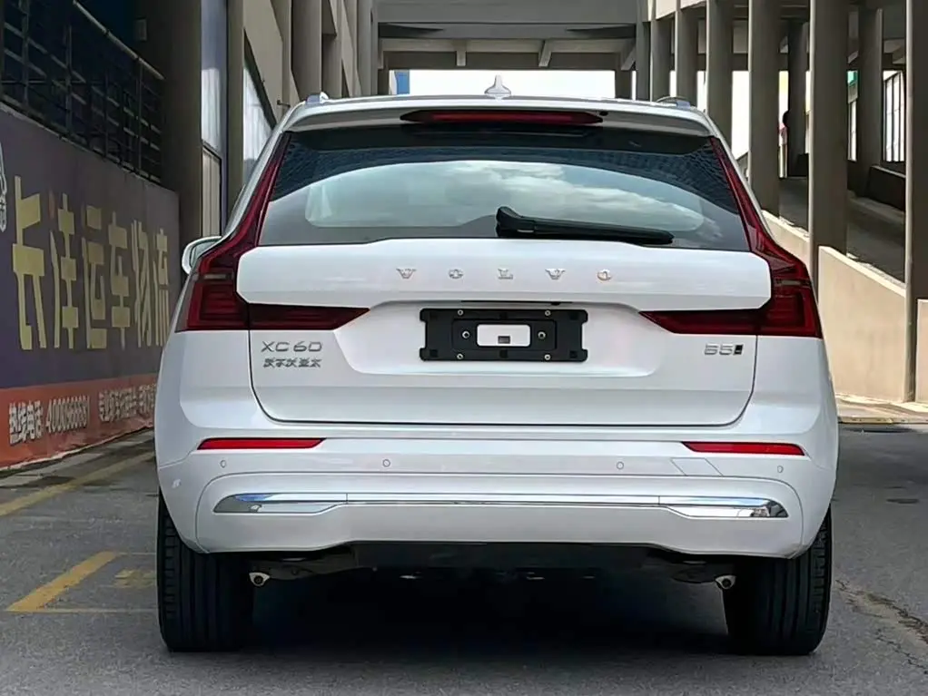 Volvo XC60 2025 — Photo 4/14