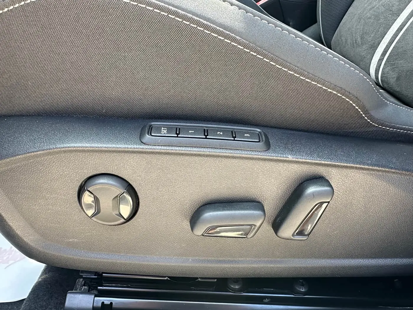 Volkswagen Golf 2023 — Photo 5/19