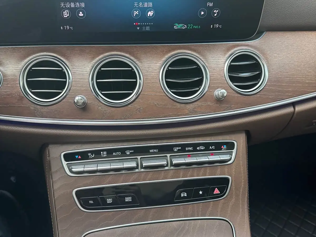 Mercedes-Benz E-Class 2023 — Şəkil 8/13