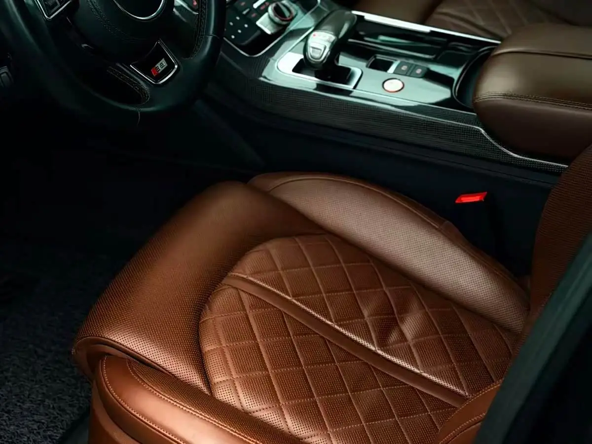 Audi S8 2014 — Photo 4/13