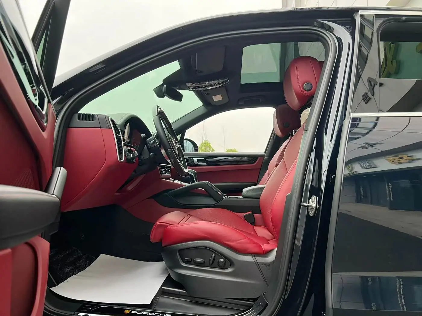 Porsche Cayenne 2022 — Photo 3/10