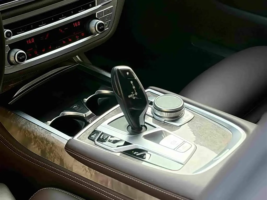 BMW 7 Series 2020 — Photo 14/20