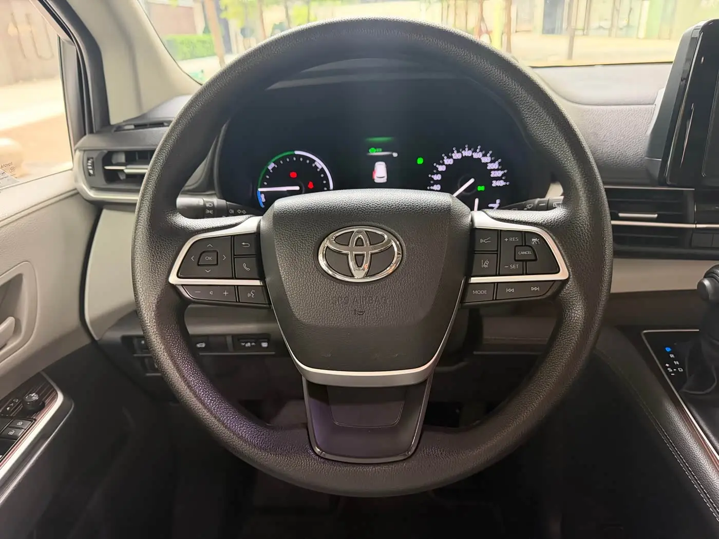Toyota Sienna 2023 — Photo 9/20
