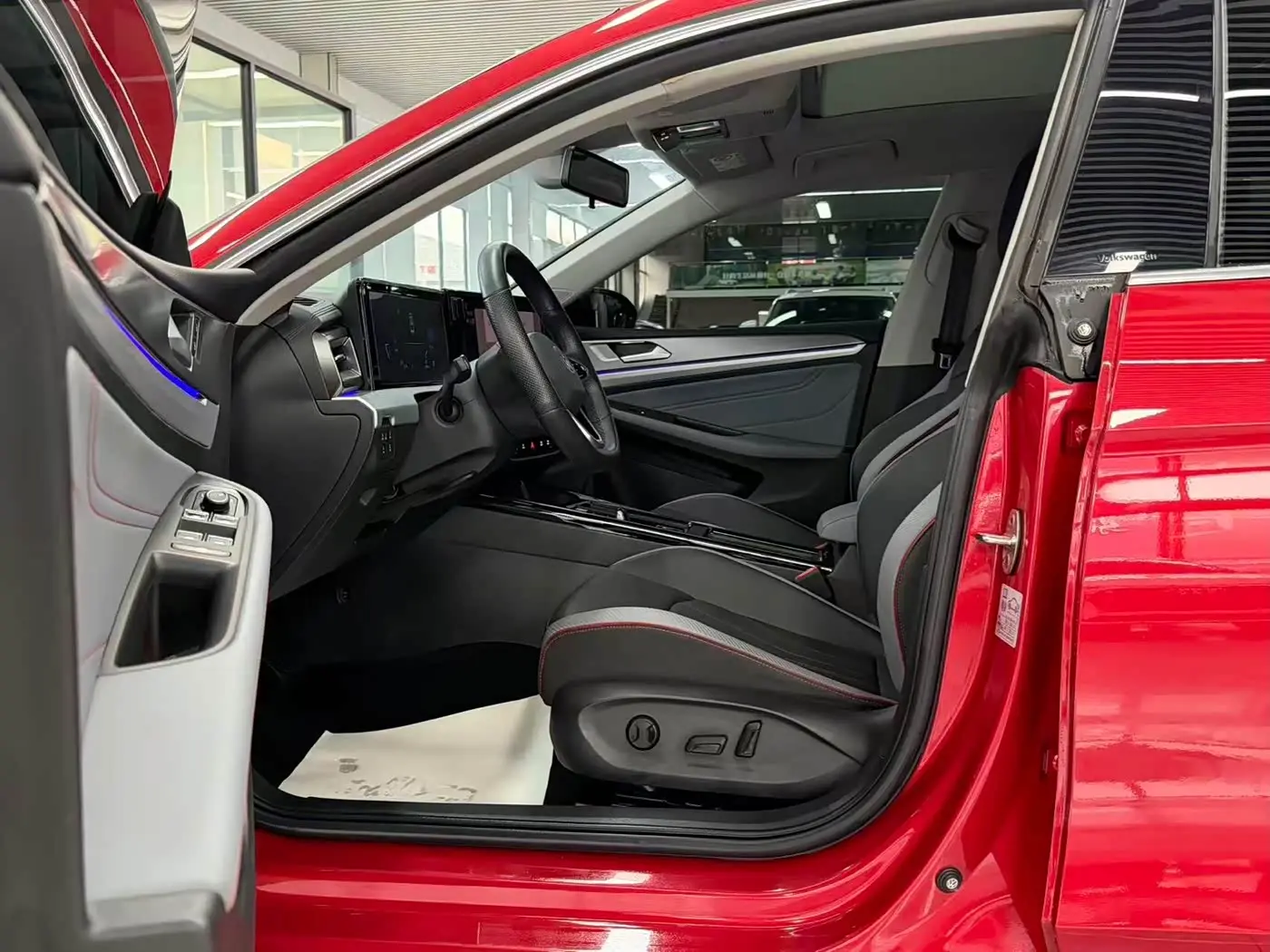 Volkswagen Lamando 2022 — Photo 5/12