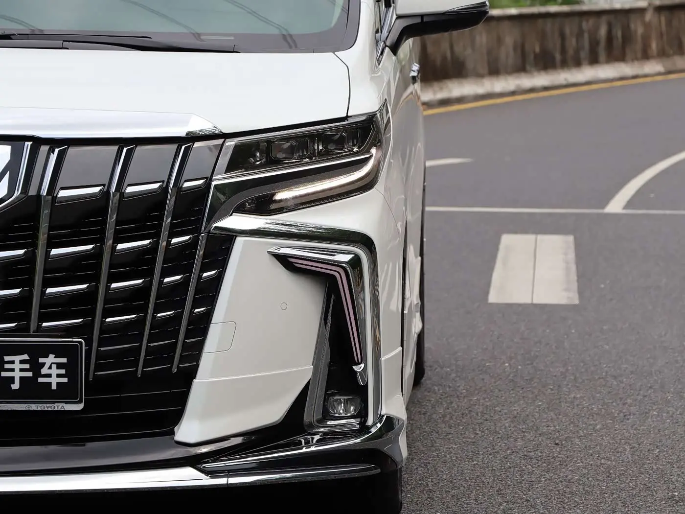 Toyota Alphard 2018 — Фото 7/16