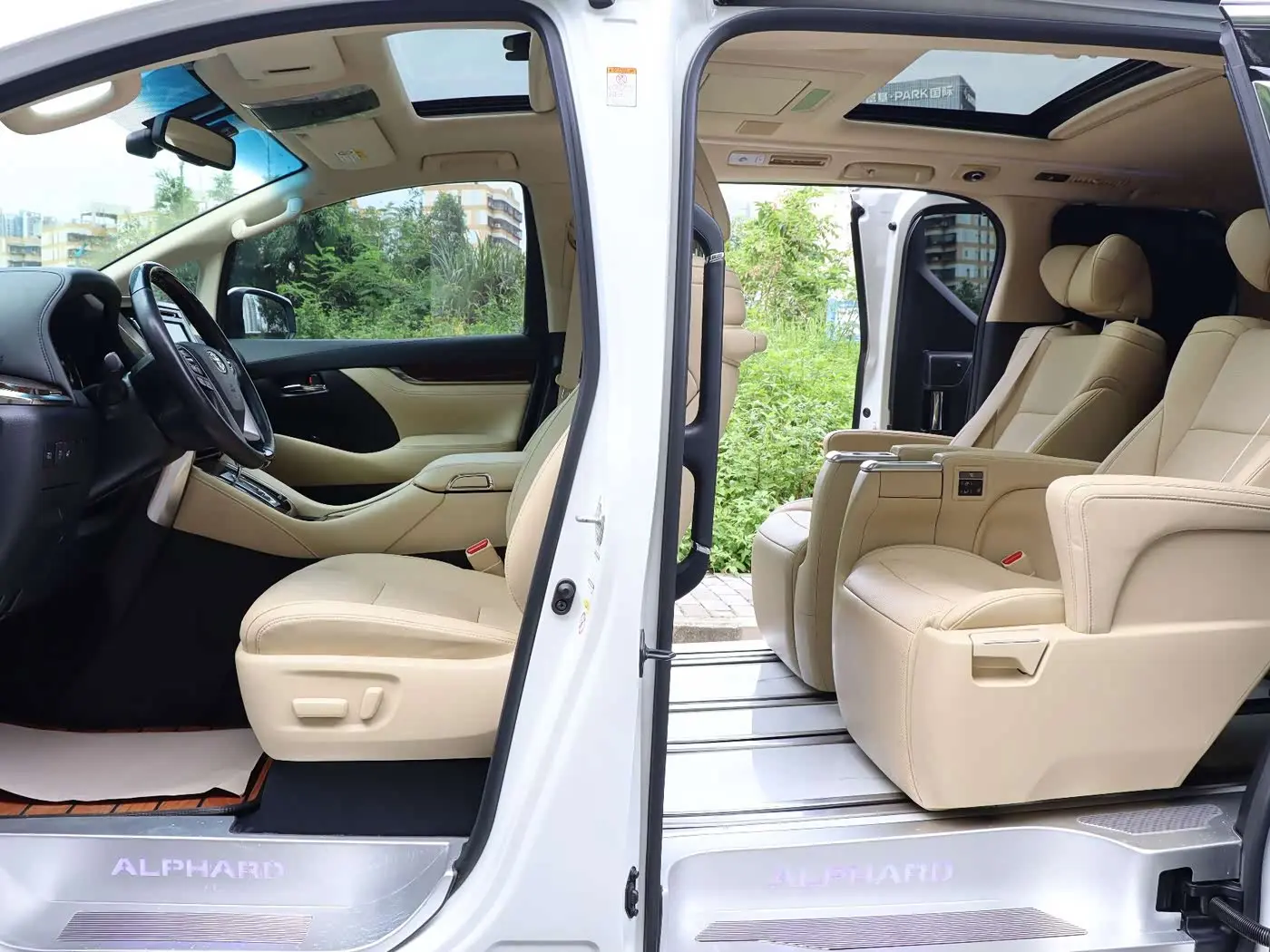 Toyota Alphard 2018 — Фото 12/16