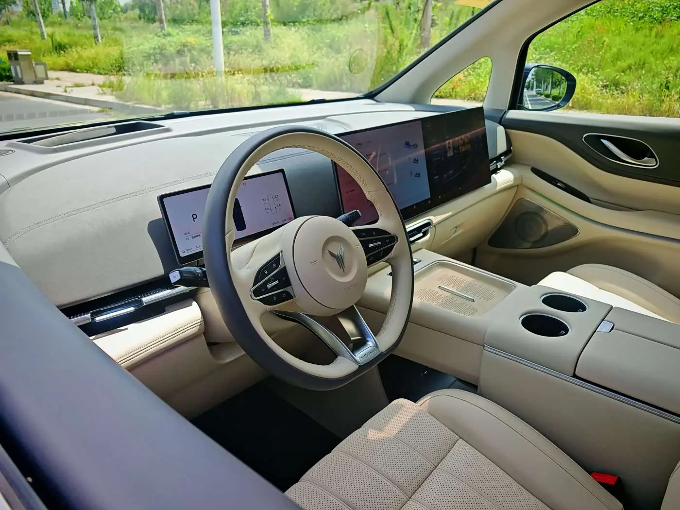 Voyah Auto Voyah Dreamer 2025 — Photo 18/20