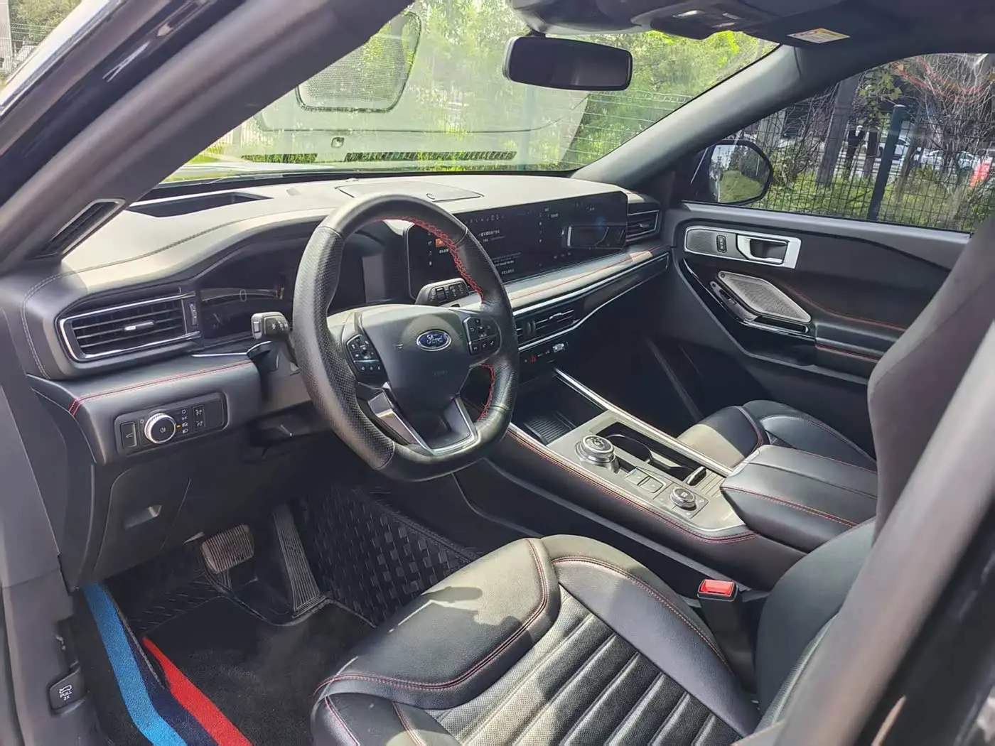 Ford Explorer 2022 — ფოტო 5/20