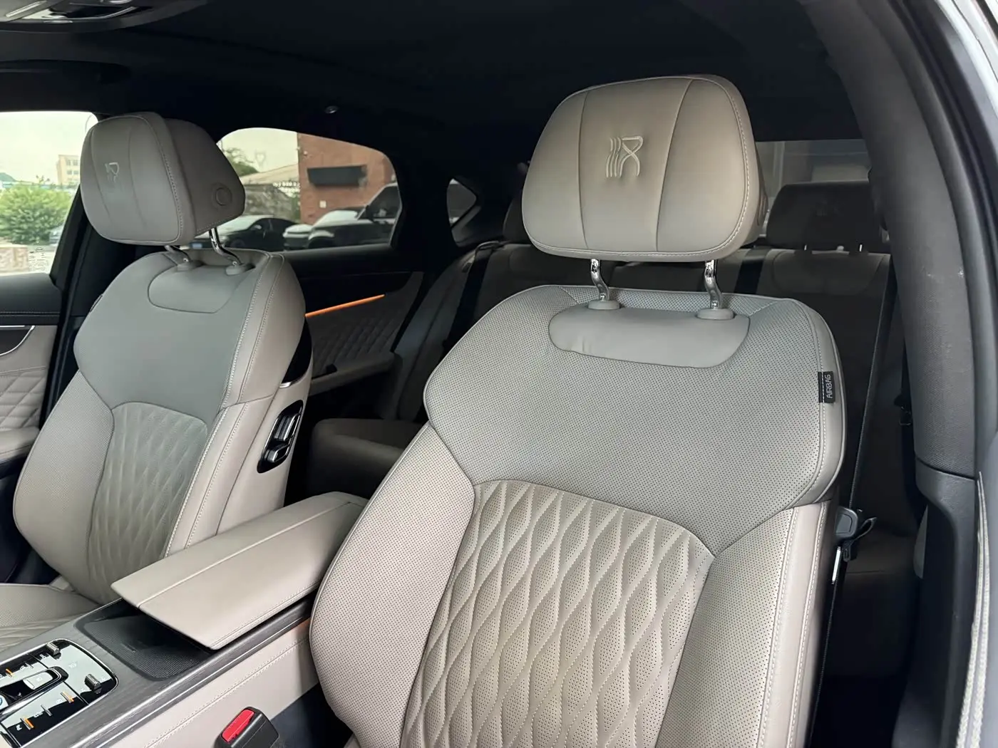BYD Han 2024 — ფოტო 17/20