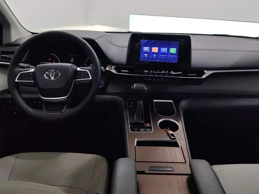 Toyota Sienna 2024 — Şəkil 12/16