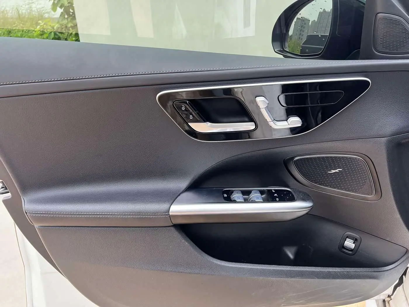 Mercedes-Benz C-Class 2024 — Photo 8/17