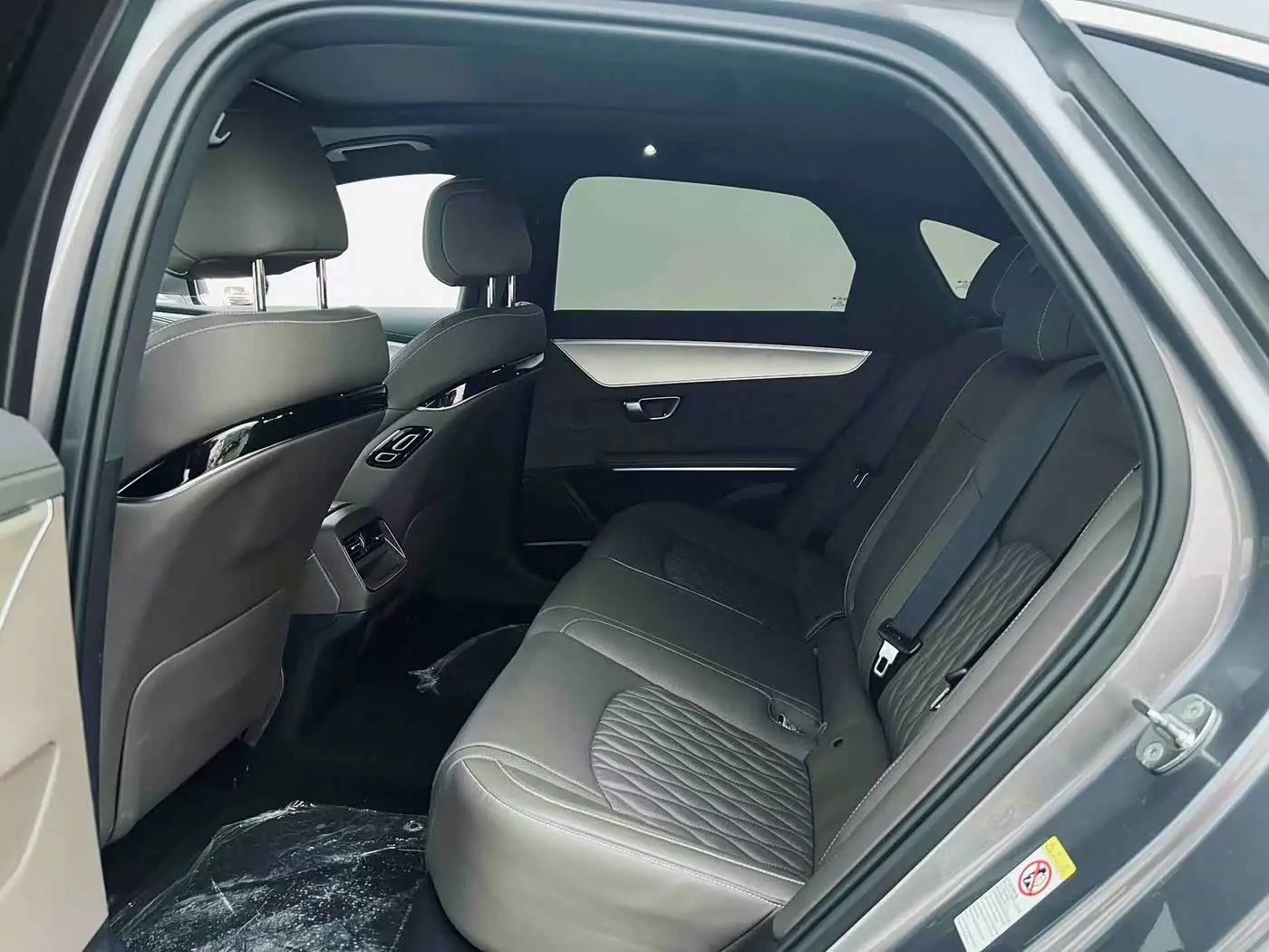 BYD Han 2024 — Photo 6/20