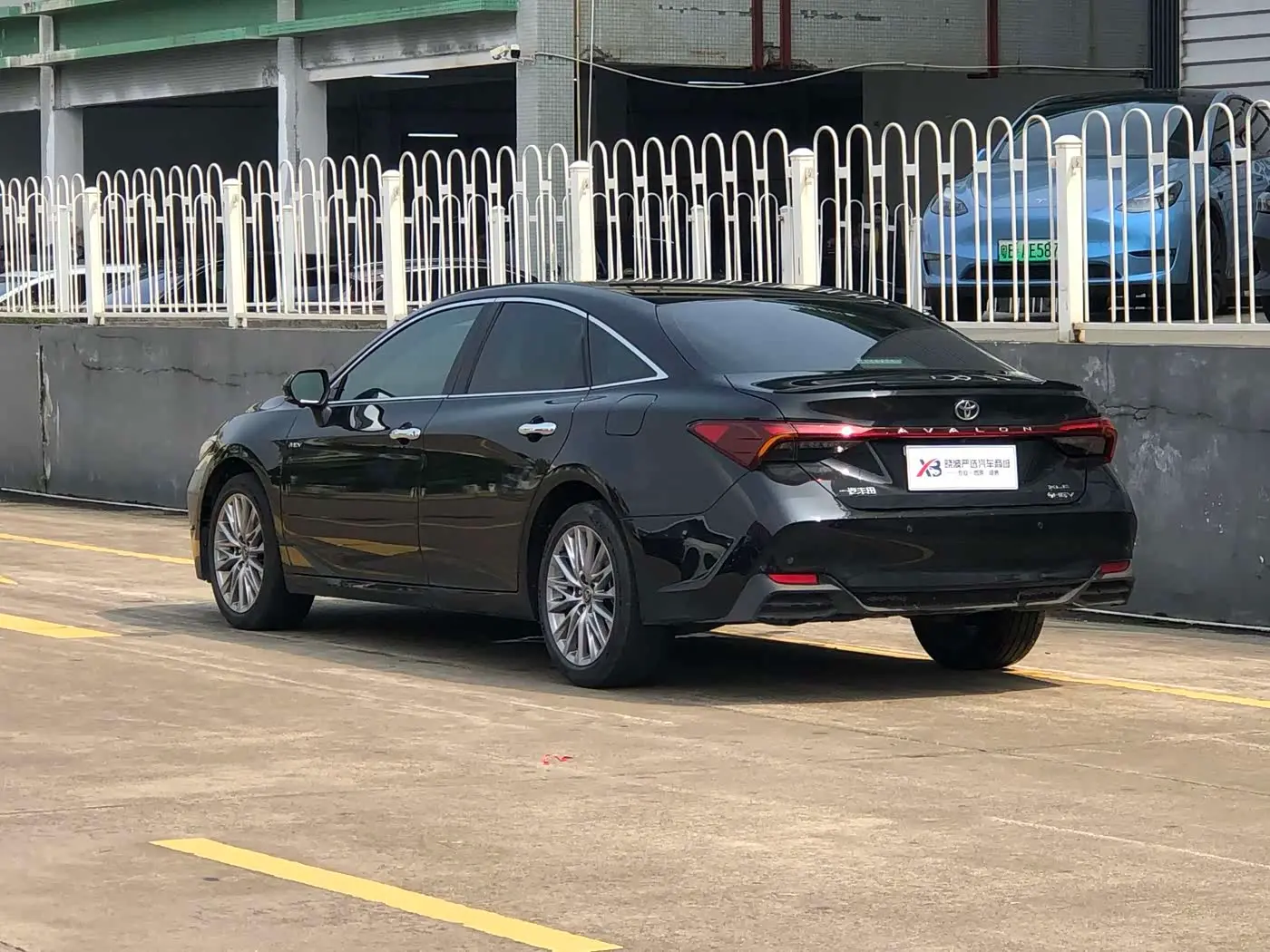 Toyota Avalon 2025 — Photo 6/19