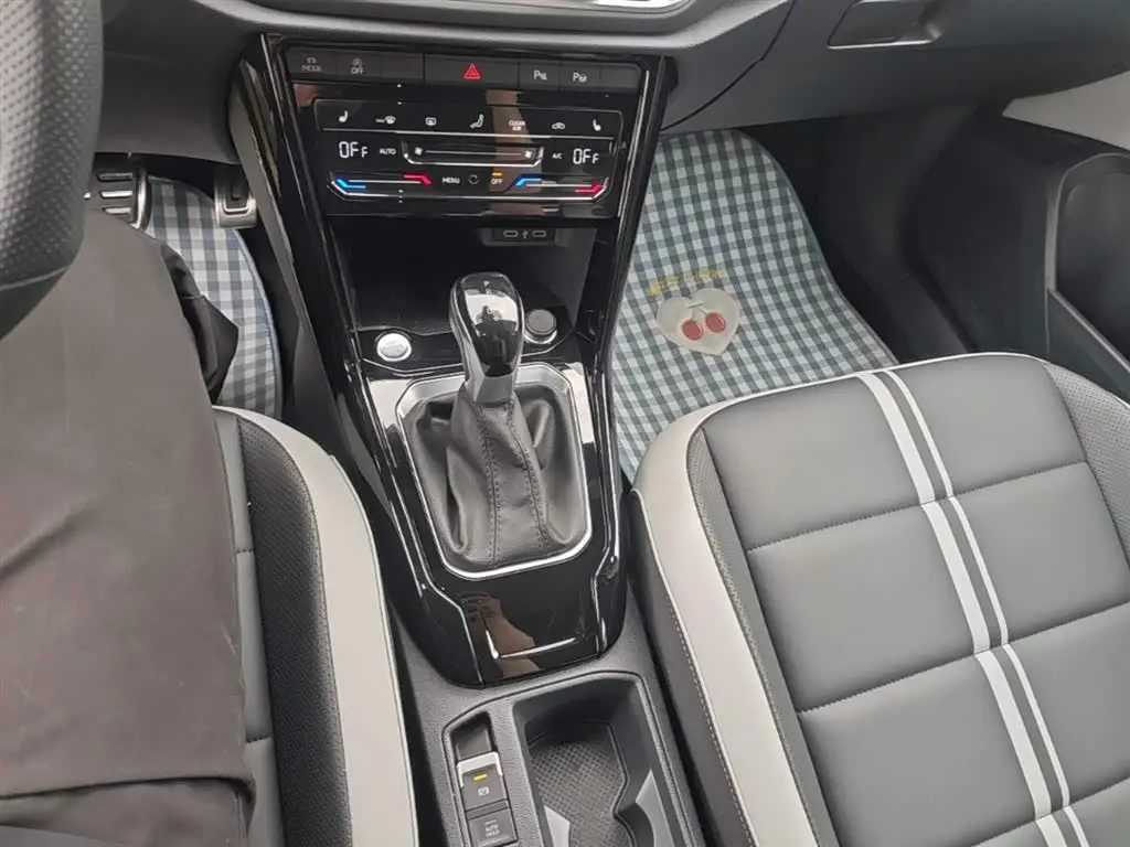 Volkswagen T-ROC 2023 — Photo 14/20