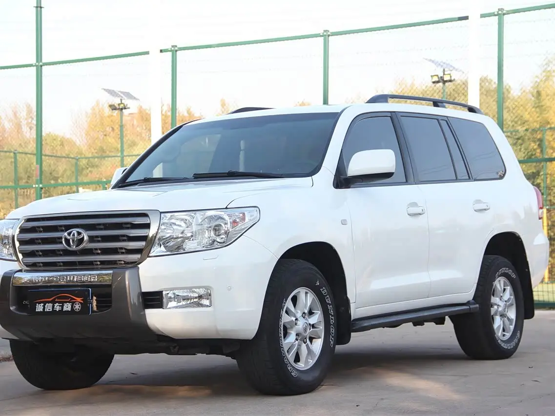 Toyota Land Cruiser 2010 — Photo 1/18