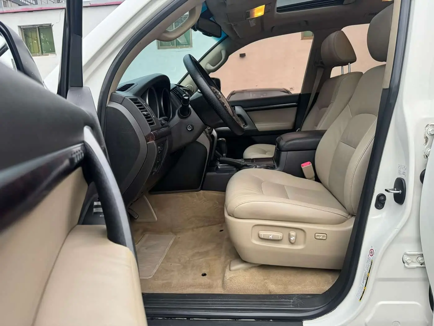 Toyota Land Cruiser 2011 — Photo 7/20