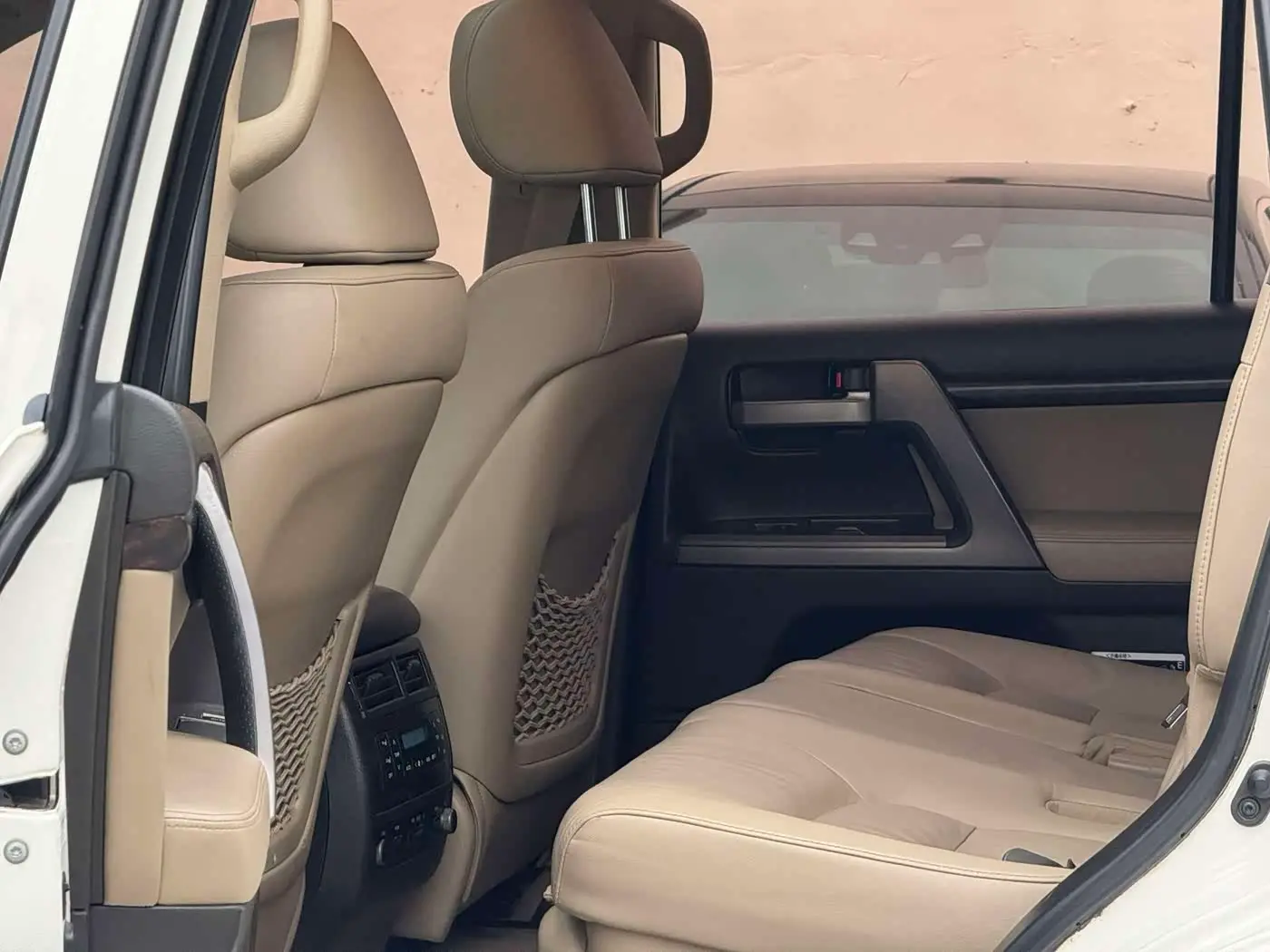 Toyota Land Cruiser 2011 — Photo 11/20