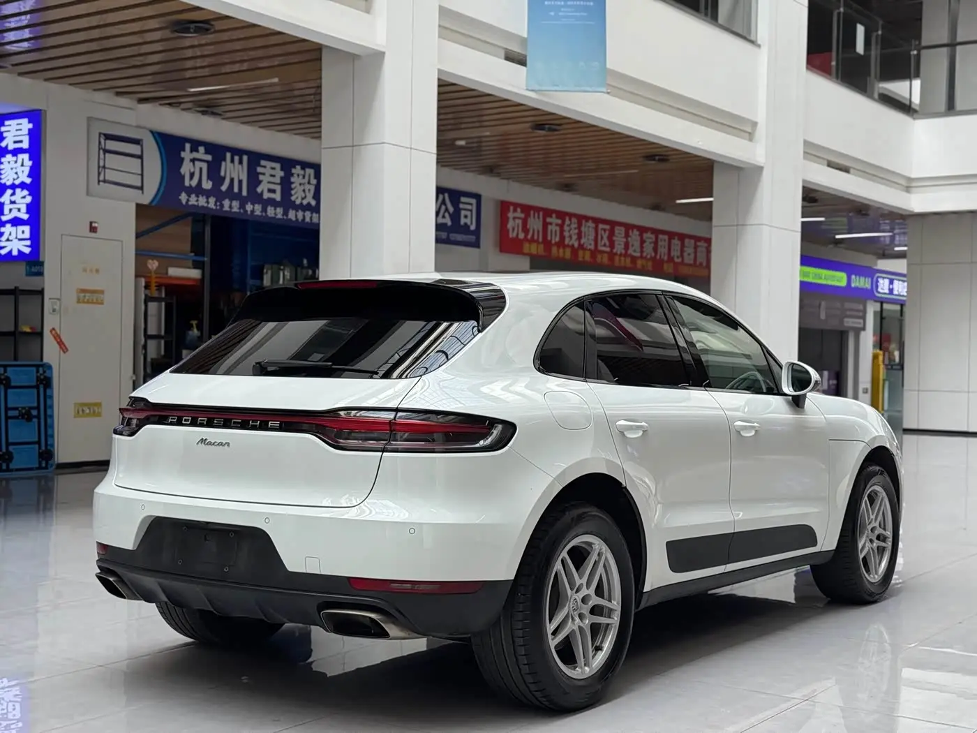 Porsche Macan 2019 — Photo 5/20