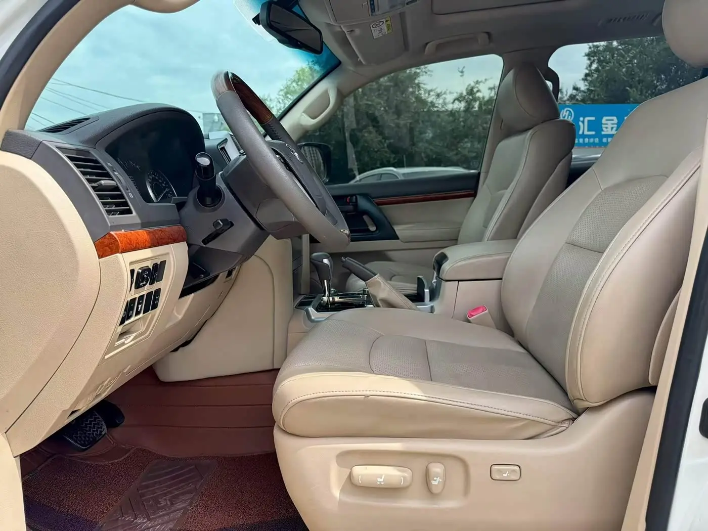 Toyota Land Cruiser 2015 — Photo 4/15