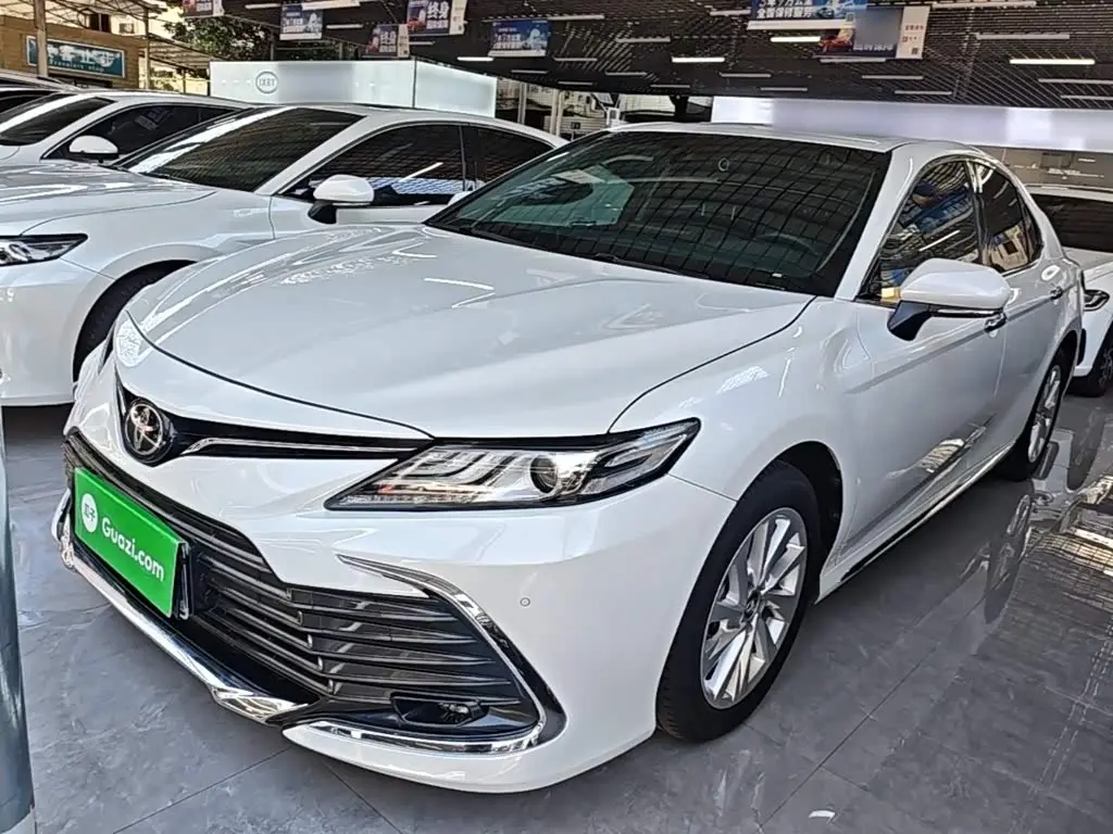 Toyota Camry 2023 — Фото 2/20