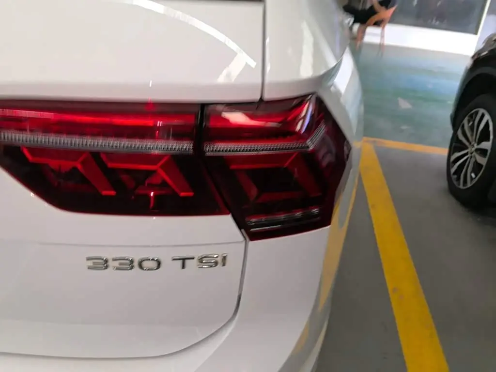 Volkswagen Tiguan L 2022 — Фото 8/20