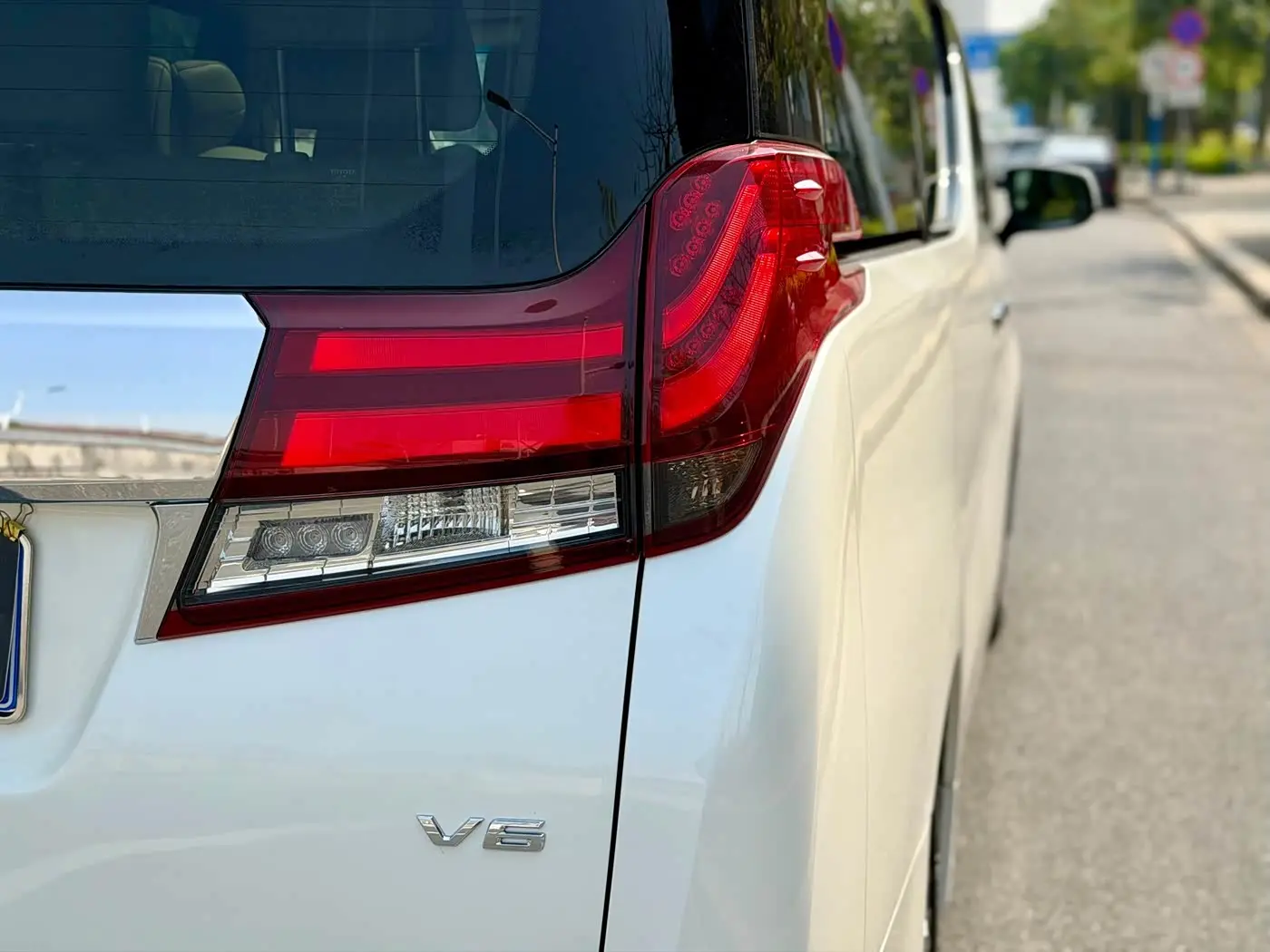 Toyota Alphard 2017 — ფოტო 11/20