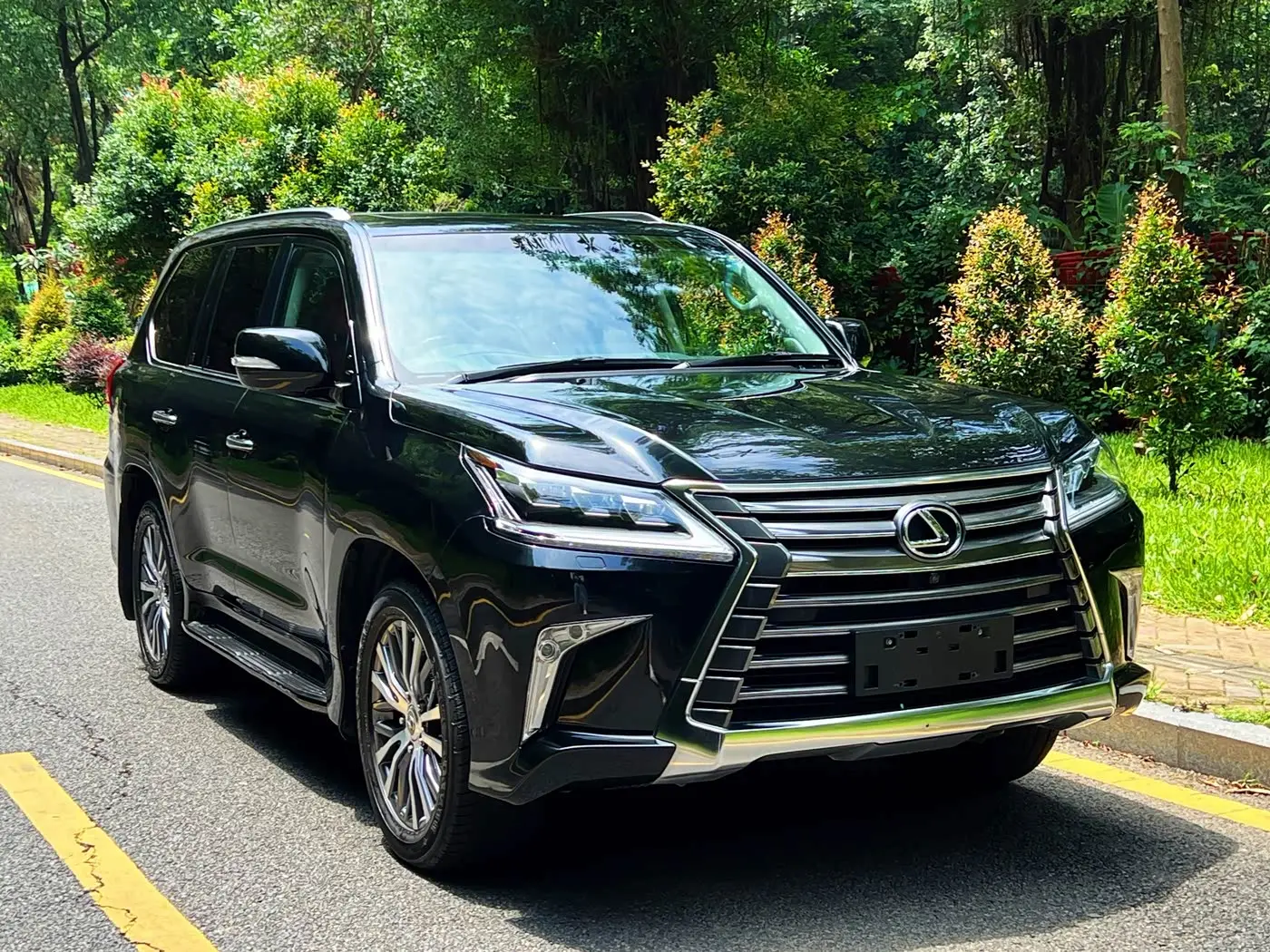 Lexus LX 2016 — Фото 3/20