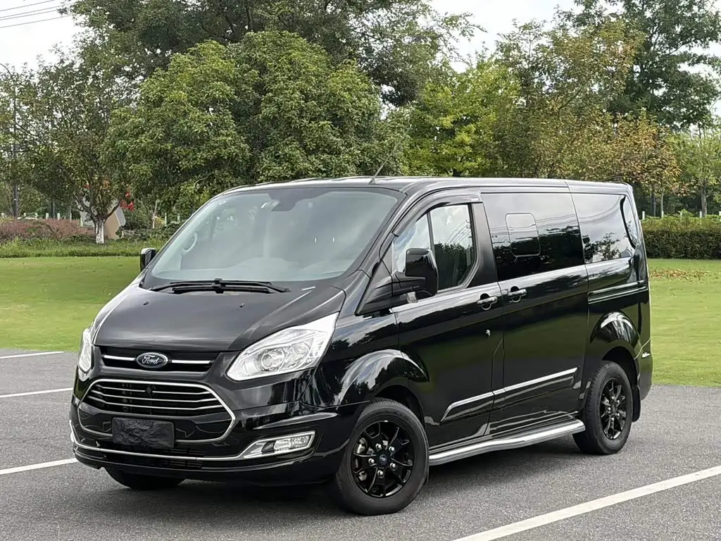 Ford Tourneo 2021 — Фото 1/9