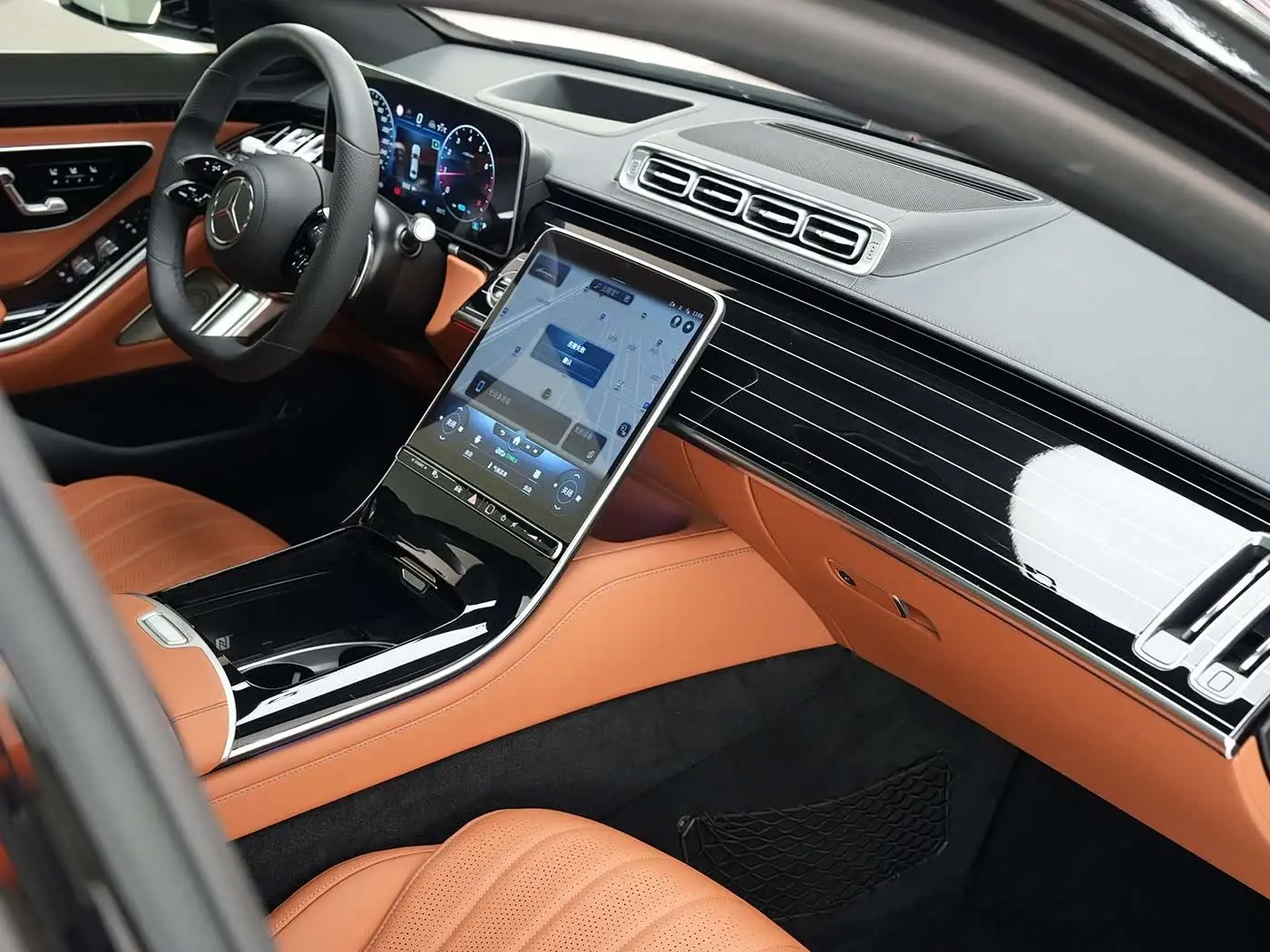 Mercedes-Benz S-Class 2023 — Photo 9/18