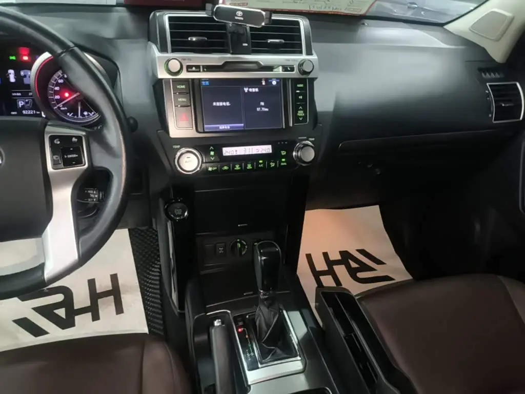 Toyota Prado 2017 — Photo 13/20