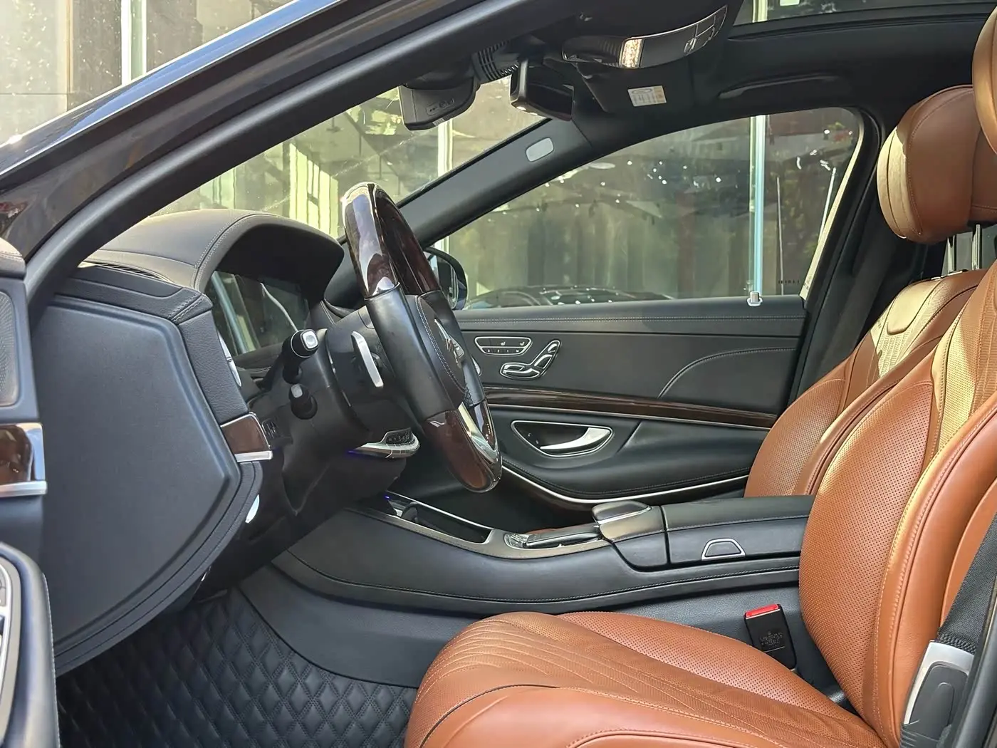 Mercedes-Benz Maybach S-Class 2020 — Photo 9/16