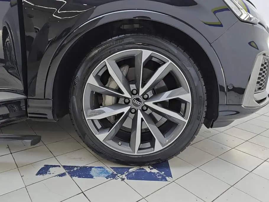 Audi Q7 2021 — Photo 6/16