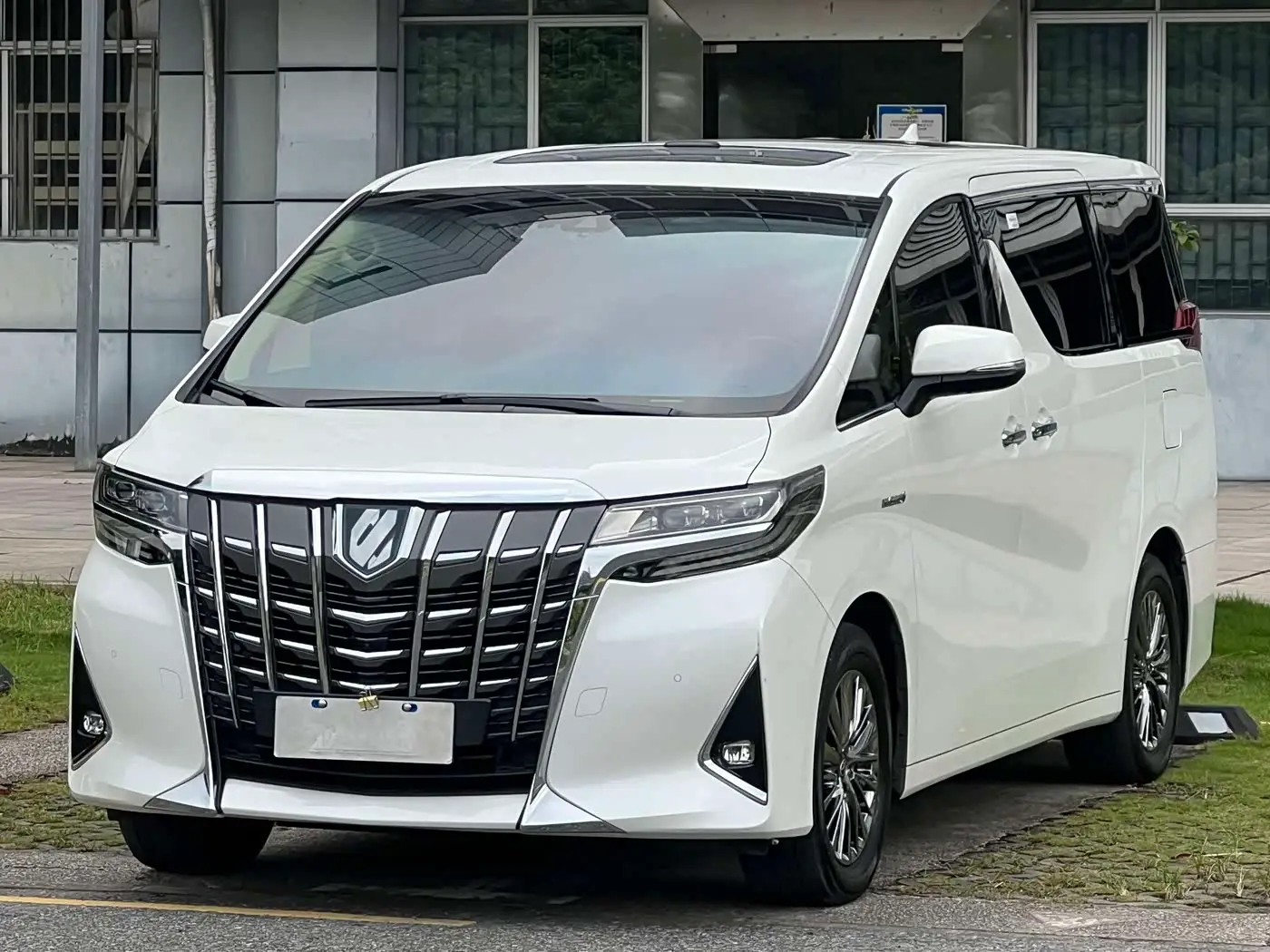 Toyota Alphard, 2022