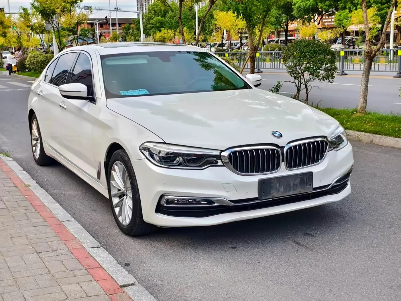 BMW 5 Series 2018 — Şəkil 2/9