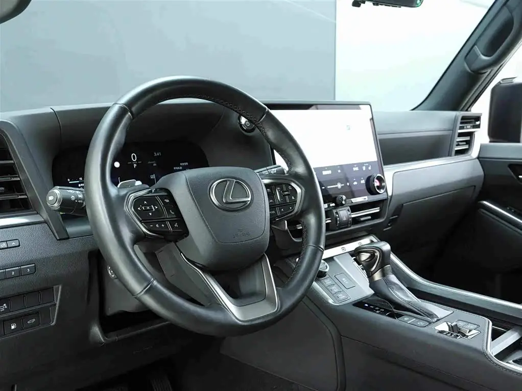 Lexus GX 2024 — Photo 7/20