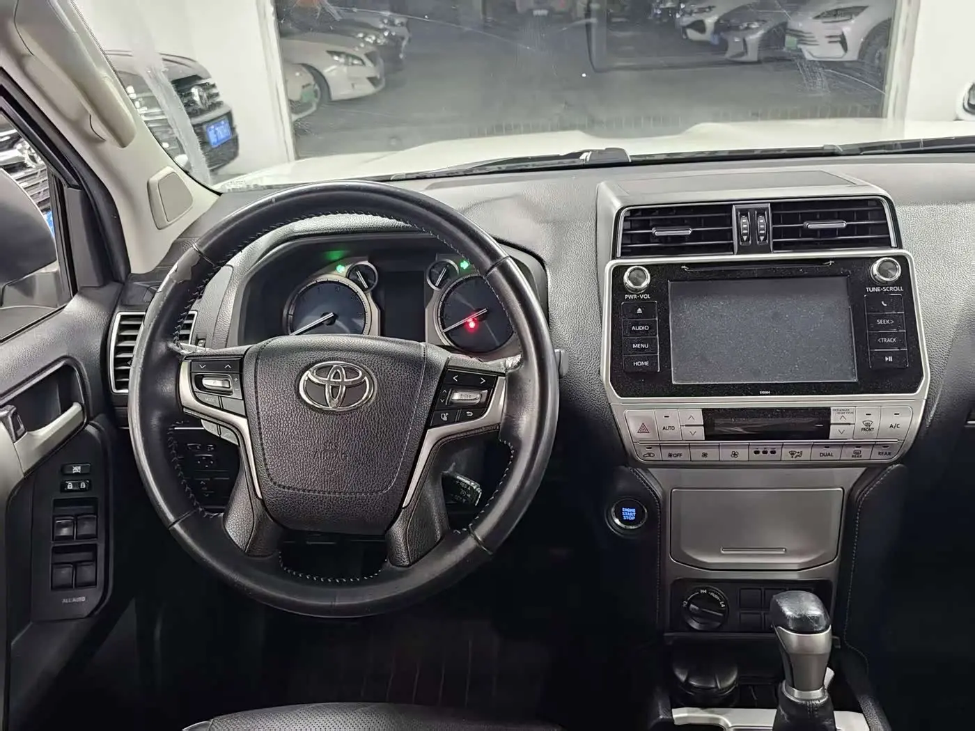 Toyota Prado 2018 — Photo 11/16