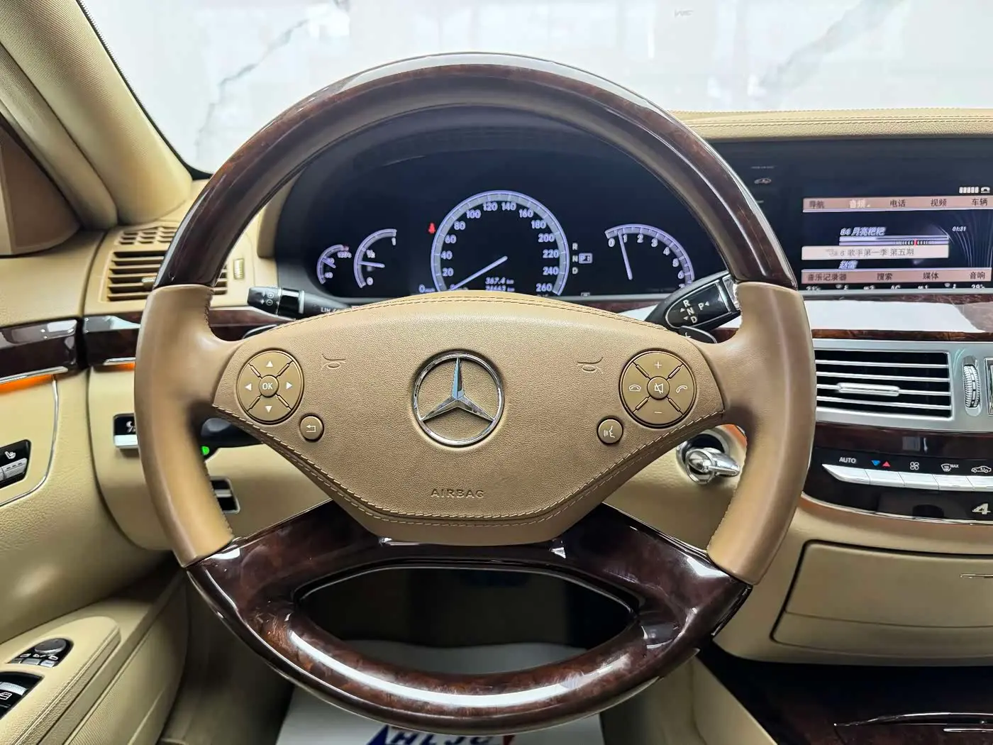 Mercedes-Benz S-Class 2010 — Photo 8/20