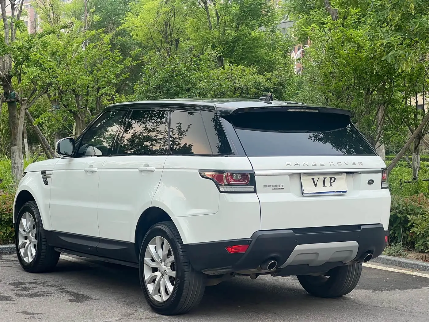 Land Rover Range Rover Sport 2017 — Photo 6/16
